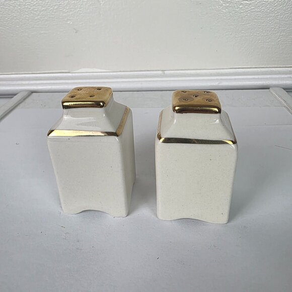 University of Notre Dame White With Gold Trim Salt and Pepper Set - Picture 3 of 7